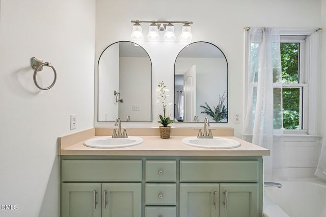 412 W Ballentine Street, Holly Springs, NC 27540