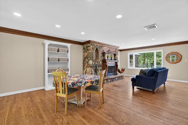 39700 N Dilleys Road, Wadsworth, IL 60083
