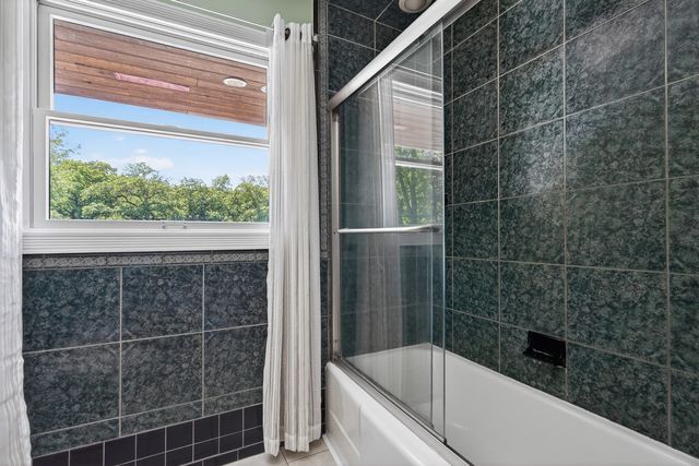 39700 N Dilleys Road, Wadsworth, IL 60083