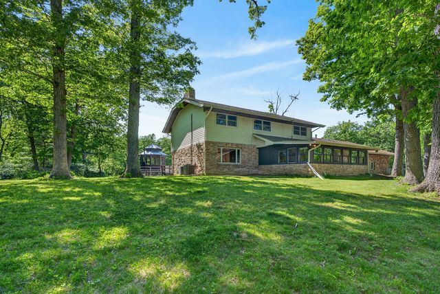 39700 N Dilleys Road, Wadsworth, IL 60083
