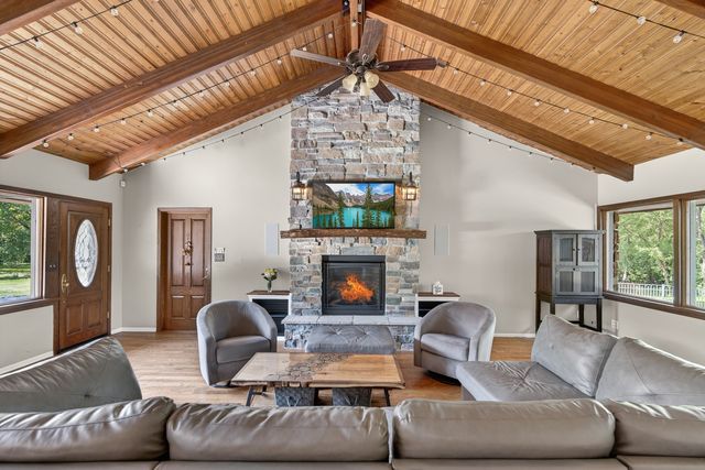 39700 N Dilleys Road, Wadsworth, IL 60083