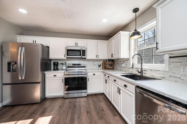 1355 Millrace Drive, Conover, NC 28613