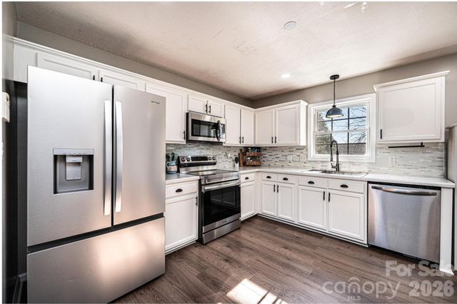 1355 Millrace Drive, Conover, NC 28613