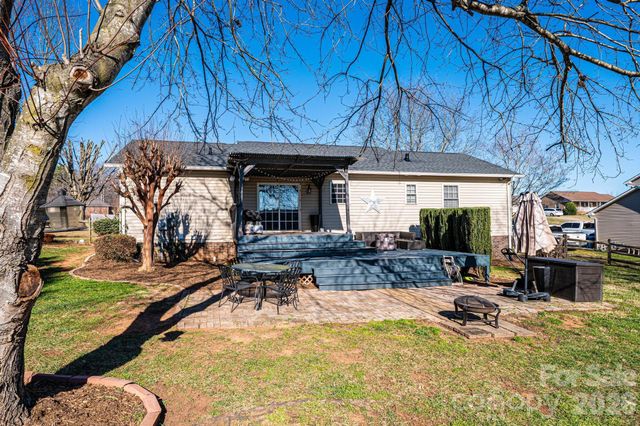 1355 Millrace Drive, Conover, NC 28613