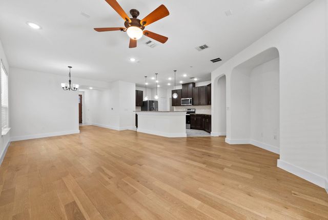544 Ayinger LN, Austin, TX 78728
