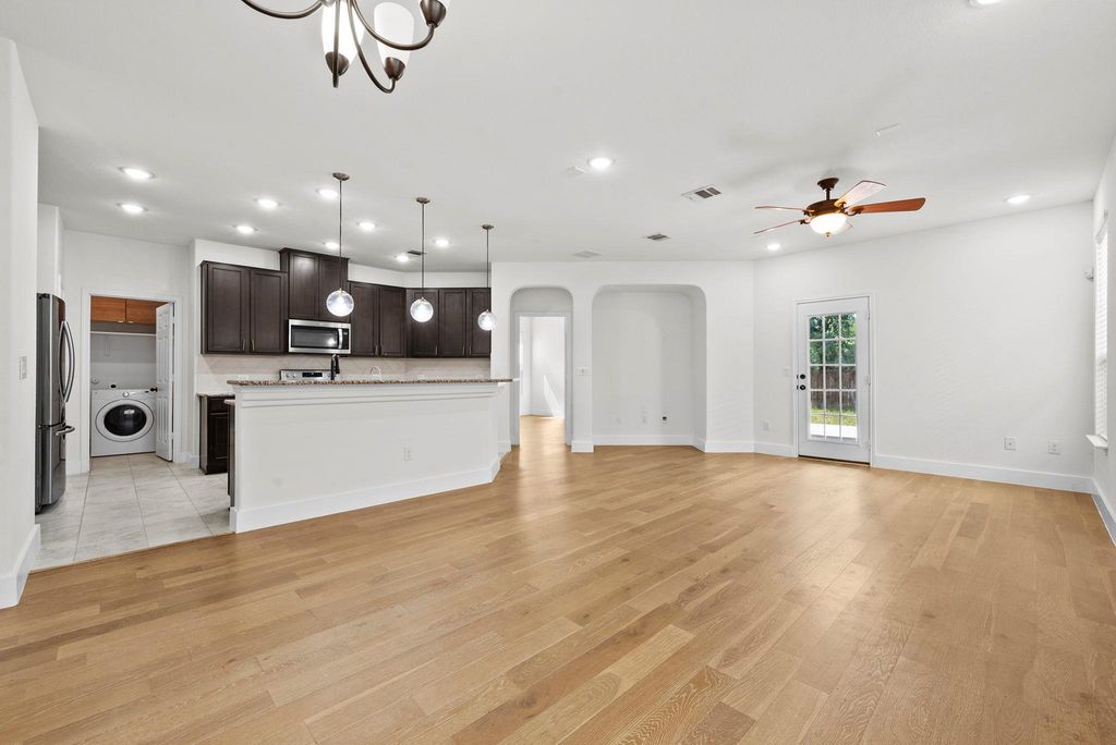 544 Ayinger LN, Austin, TX 78728