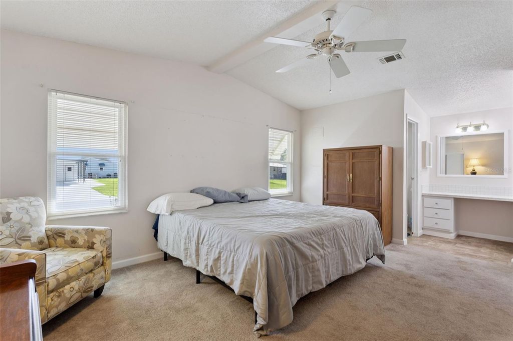 Image 11 of property listing at 1612 E SCHWARTZ BOULEVARD, Lady Lake, FL 32159