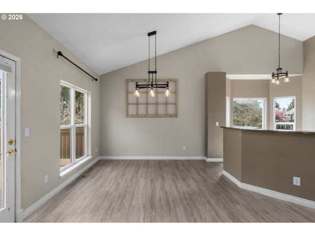 703 E STONECREEK Dr, La Center, WA 98629