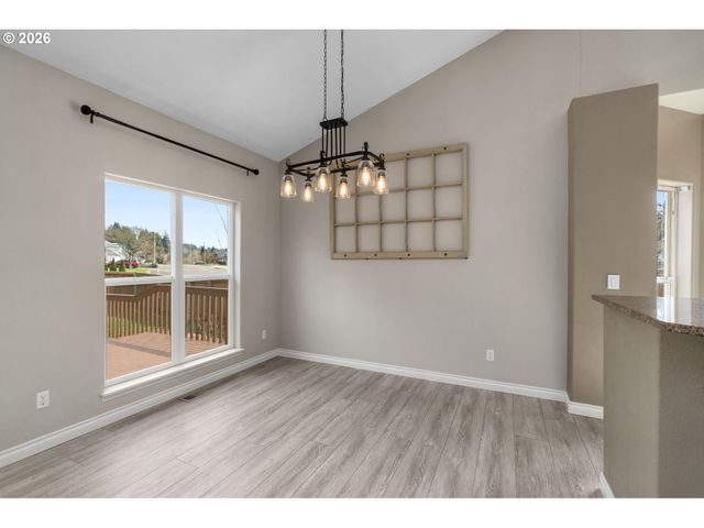 703 E STONECREEK Dr, La Center, WA 98629