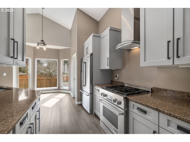 703 E STONECREEK Dr, La Center, WA 98629