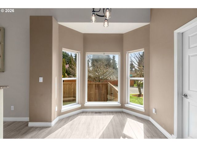 703 E STONECREEK Dr, La Center, WA 98629