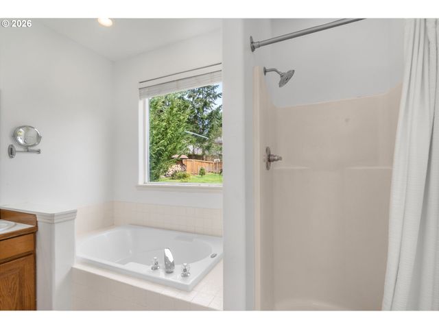 703 E STONECREEK Dr, La Center, WA 98629