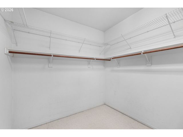 703 E STONECREEK Dr, La Center, WA 98629