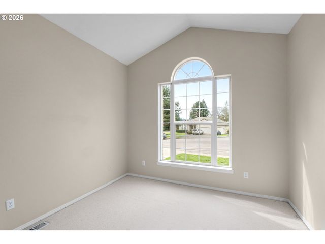 703 E STONECREEK Dr, La Center, WA 98629