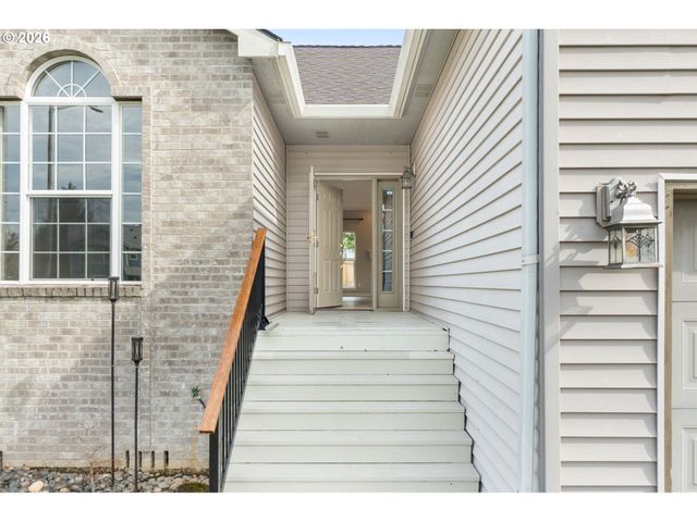 703 E STONECREEK Dr, La Center, WA 98629