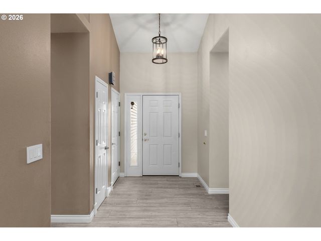 703 E STONECREEK Dr, La Center, WA 98629