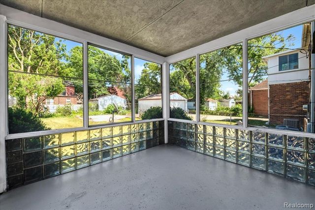 19156 Greenlawn Street, Detroit, MI 48221