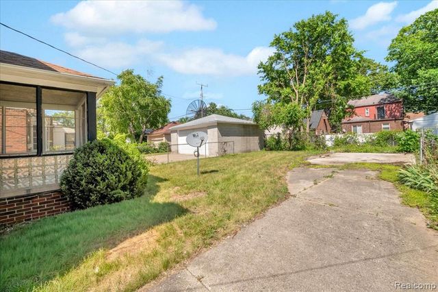 19156 Greenlawn Street, Detroit, MI 48221
