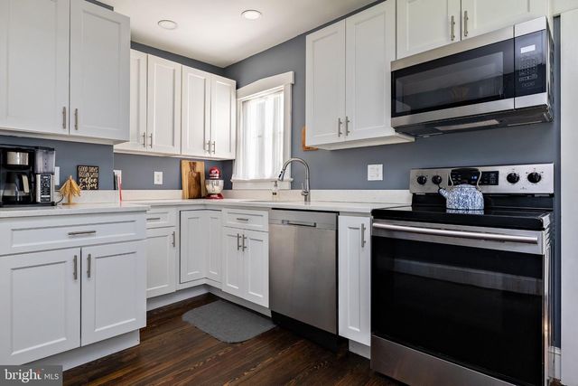 12 MOORE AVE, Barrington, NJ 08007