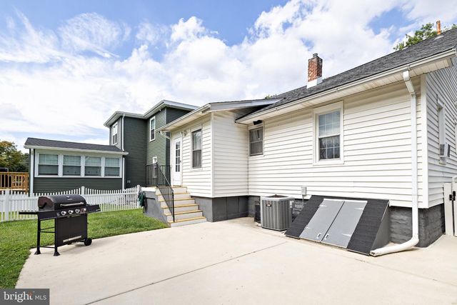 12 MOORE AVE, Barrington, NJ 08007
