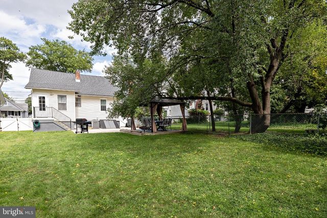 12 MOORE AVE, Barrington, NJ 08007