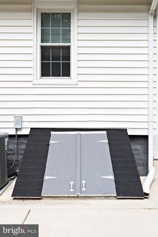 12 MOORE AVE, Barrington, NJ 08007