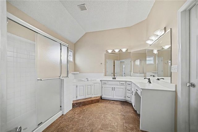 13924 W 71st Place, Shawnee, KS 66216