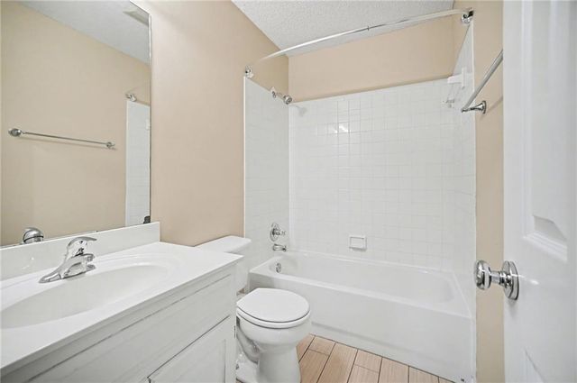 13924 W 71st Place, Shawnee, KS 66216