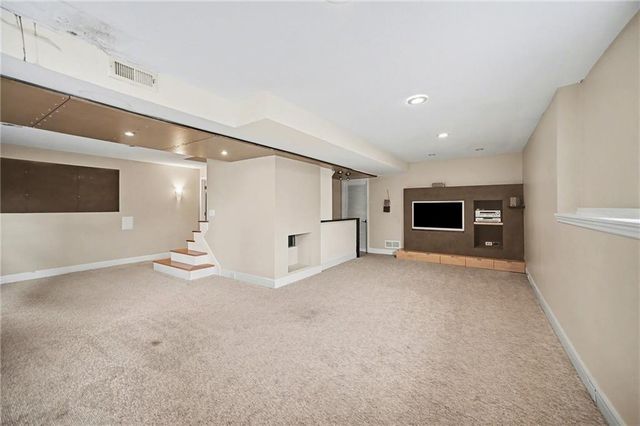 13924 W 71st Place, Shawnee, KS 66216