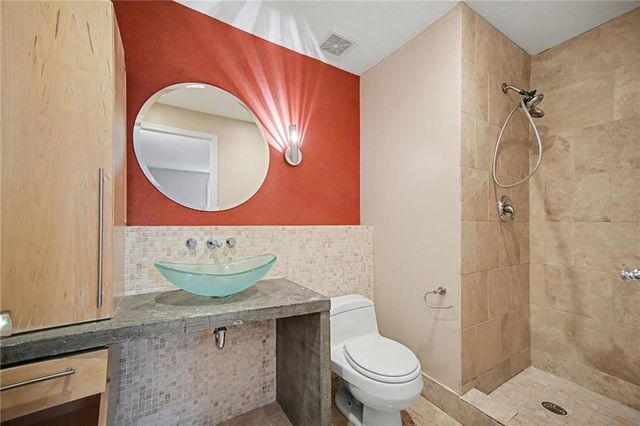 13924 W 71st Place, Shawnee, KS 66216