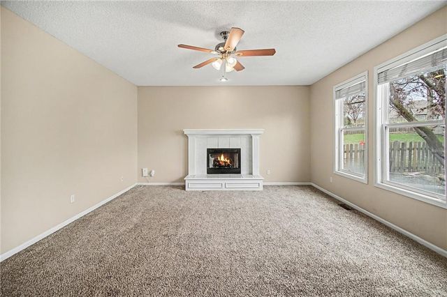 13924 W 71st Place, Shawnee, KS 66216