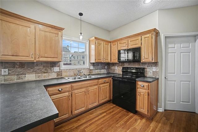 13924 W 71st Place, Shawnee, KS 66216