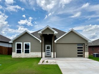 2302 Forest Hill Lane, Granbury, TX 76048