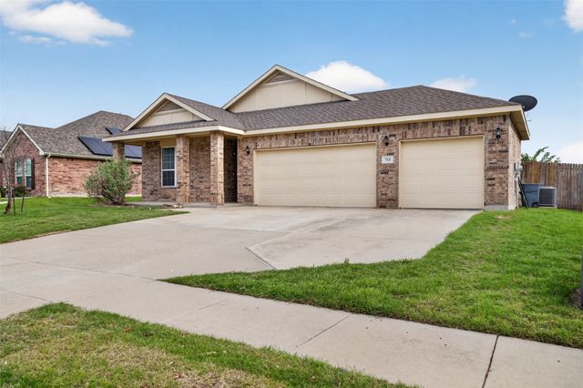 713 Sparrow Drive, Saginaw, TX 76131