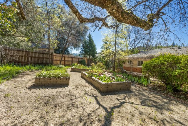 545 Fairview Dr, Placerville, CA 95667