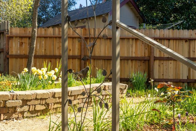 545 Fairview Dr, Placerville, CA 95667