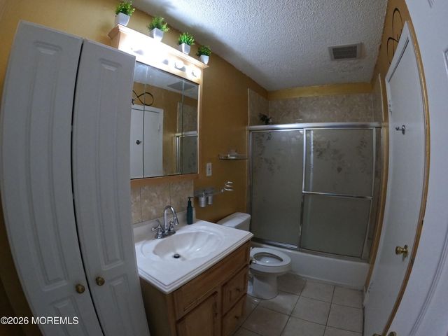 9 1st Street, Barnegat, NJ 08005