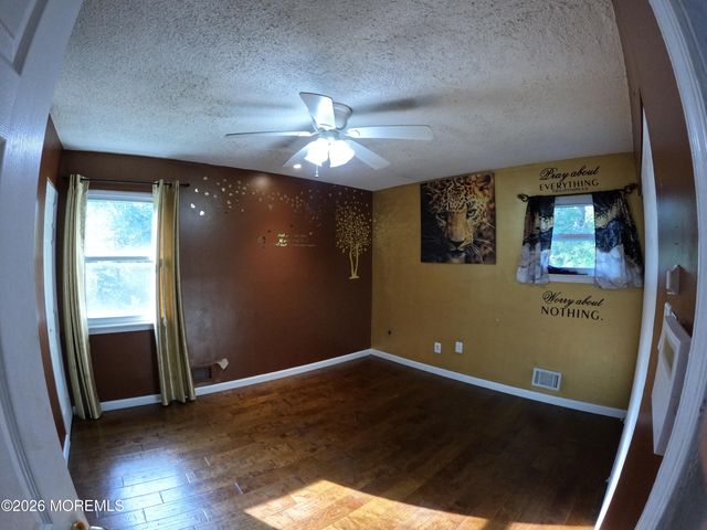 9 1st Street, Barnegat, NJ 08005