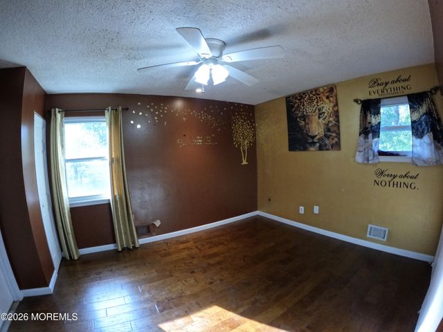 9 1st Street, Barnegat, NJ 08005