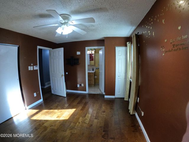 9 1st Street, Barnegat, NJ 08005