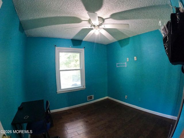 9 1st Street, Barnegat, NJ 08005