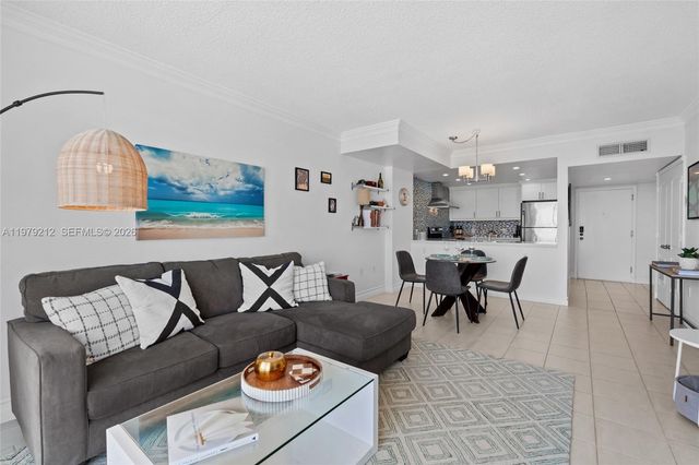 6900 Bay Dr 10H, Miami Beach, FL 33141