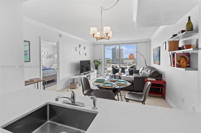 6900 Bay Dr 10H, Miami Beach, FL 33141