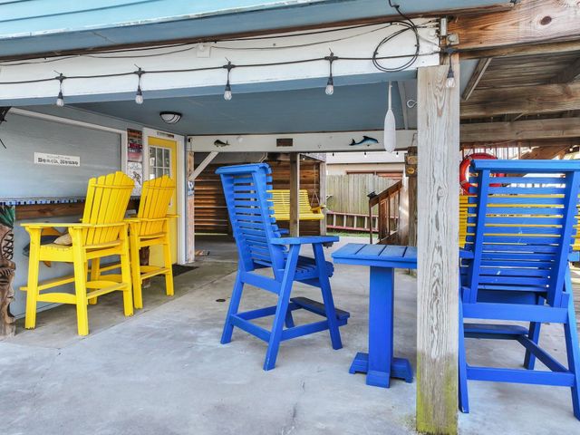 1275 Bay Street, Port Bolivar, TX 77650