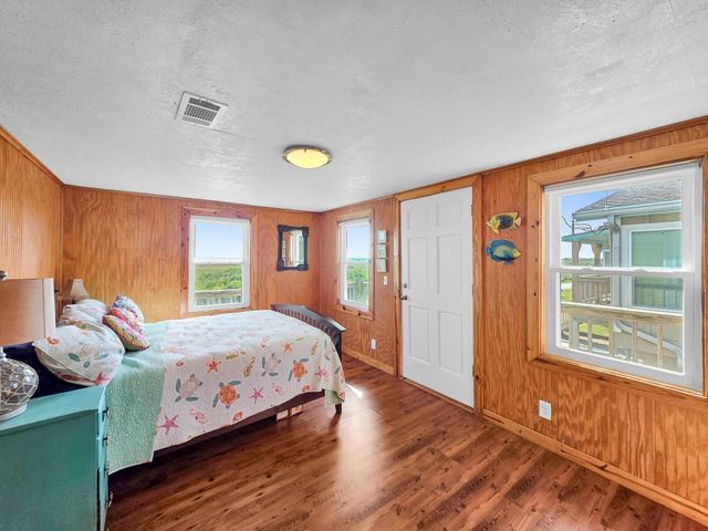 1275 Bay Street, Port Bolivar, TX 77650