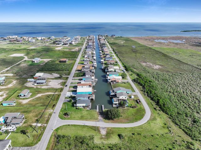 1275 Bay Street, Port Bolivar, TX 77650