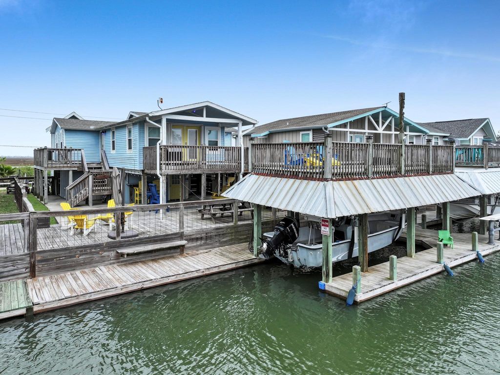 1275 Bay Street, Port Bolivar, TX 77650