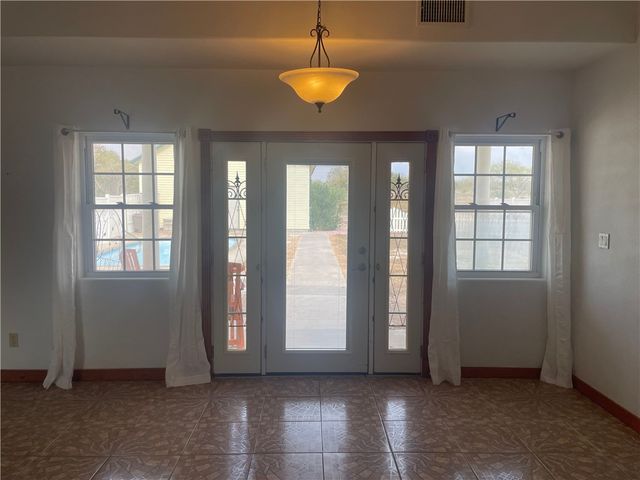 329 Lakeshore Dr, Sandia, TX 78383