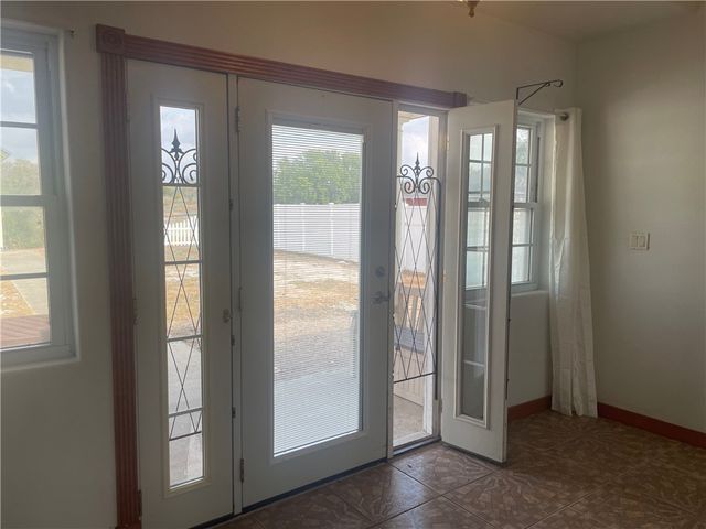 329 Lakeshore Dr, Sandia, TX 78383