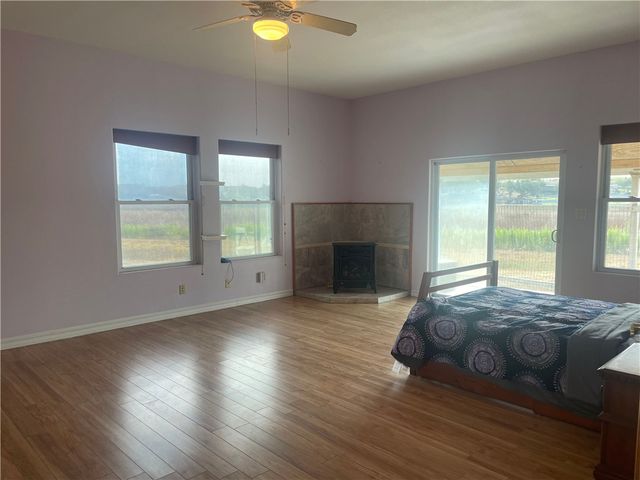 329 Lakeshore Dr, Sandia, TX 78383